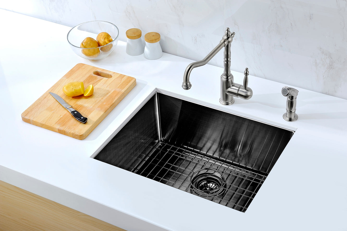 Évier en acier inoxydable noir Nano de 23 po, calibre 16, avec grille